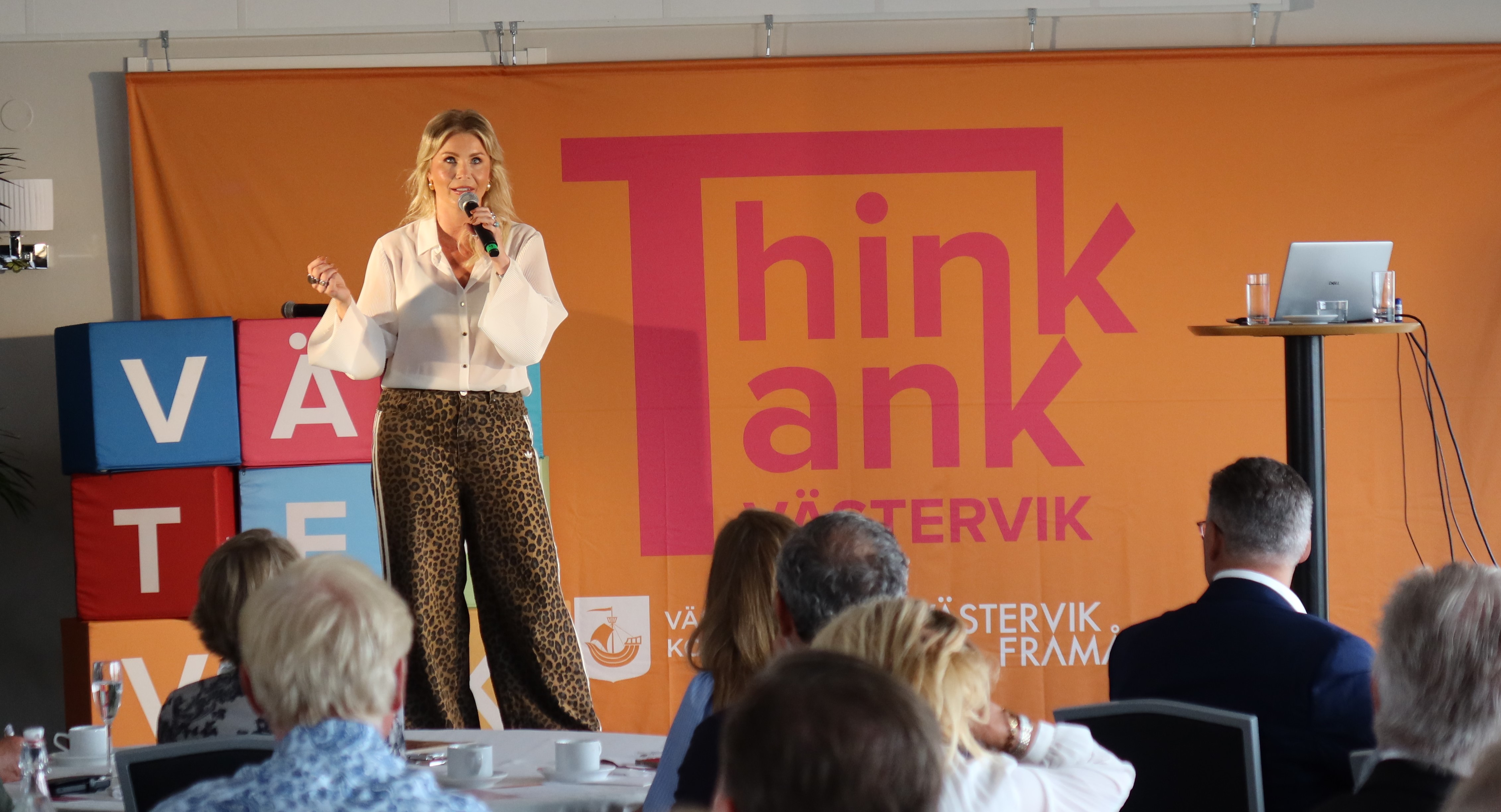 Lisa Halling på scen.