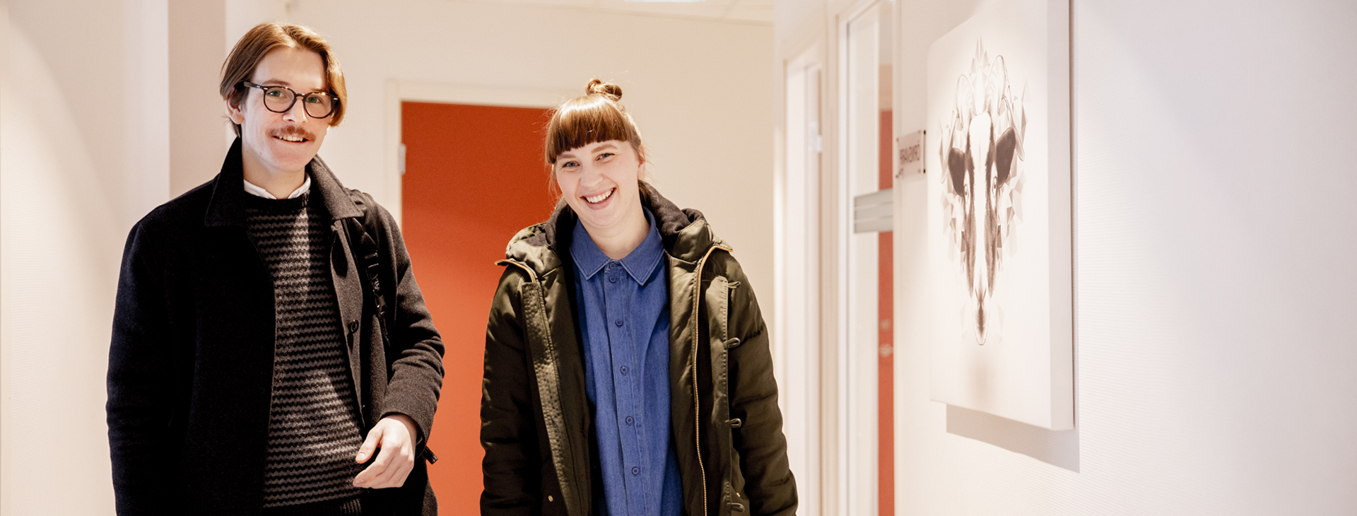 Två glada potentiella studenter.