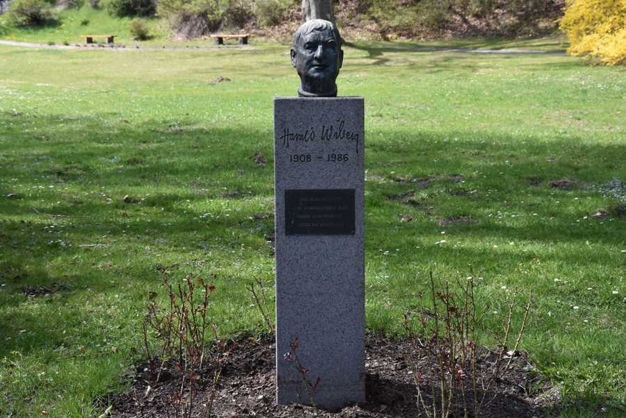 Byst föreställande konstnären Harald Wiberg.