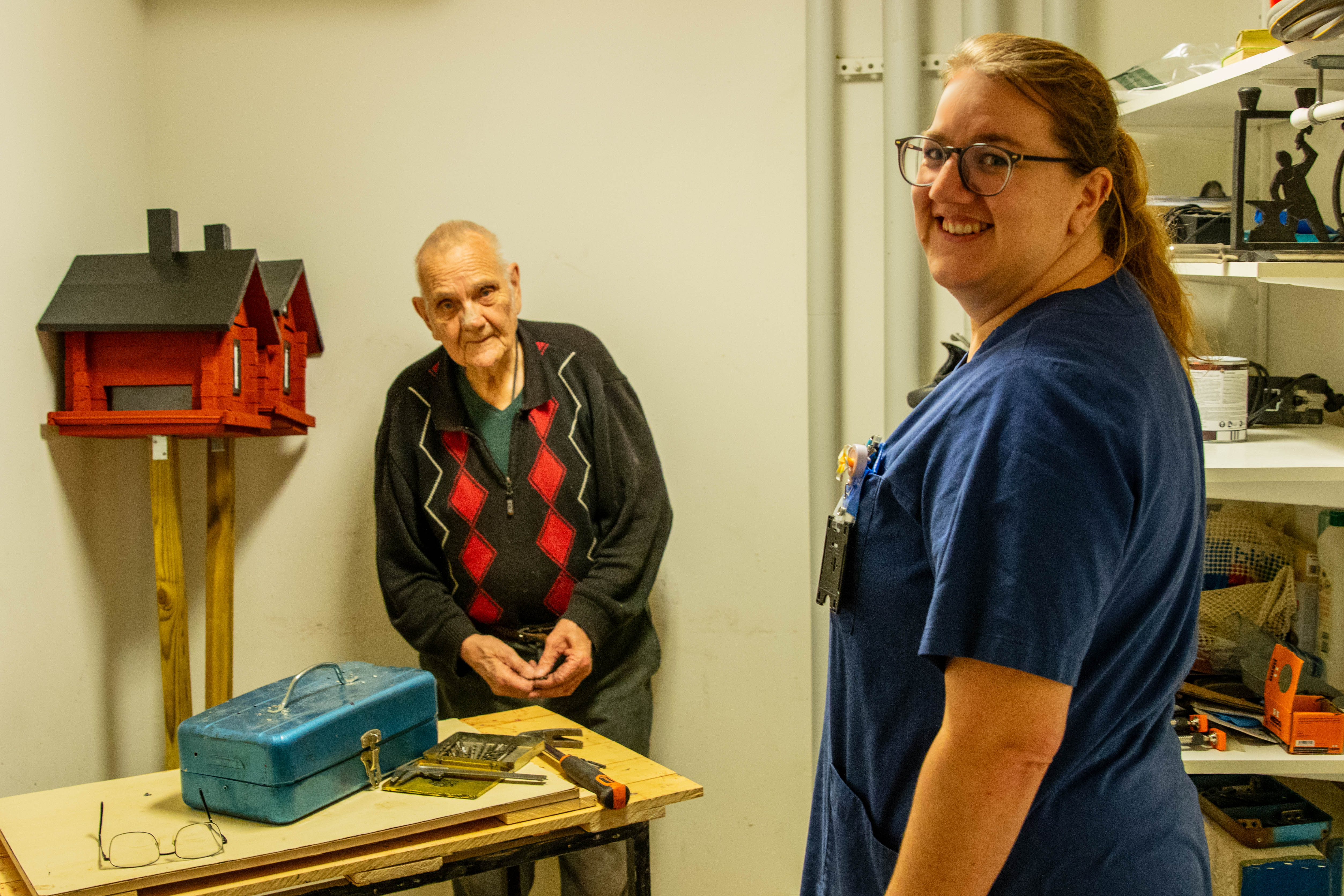 Nina Ottosson med inneboende Torsten.