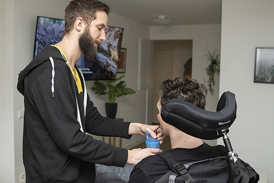 Fredrik hjälper Jonny