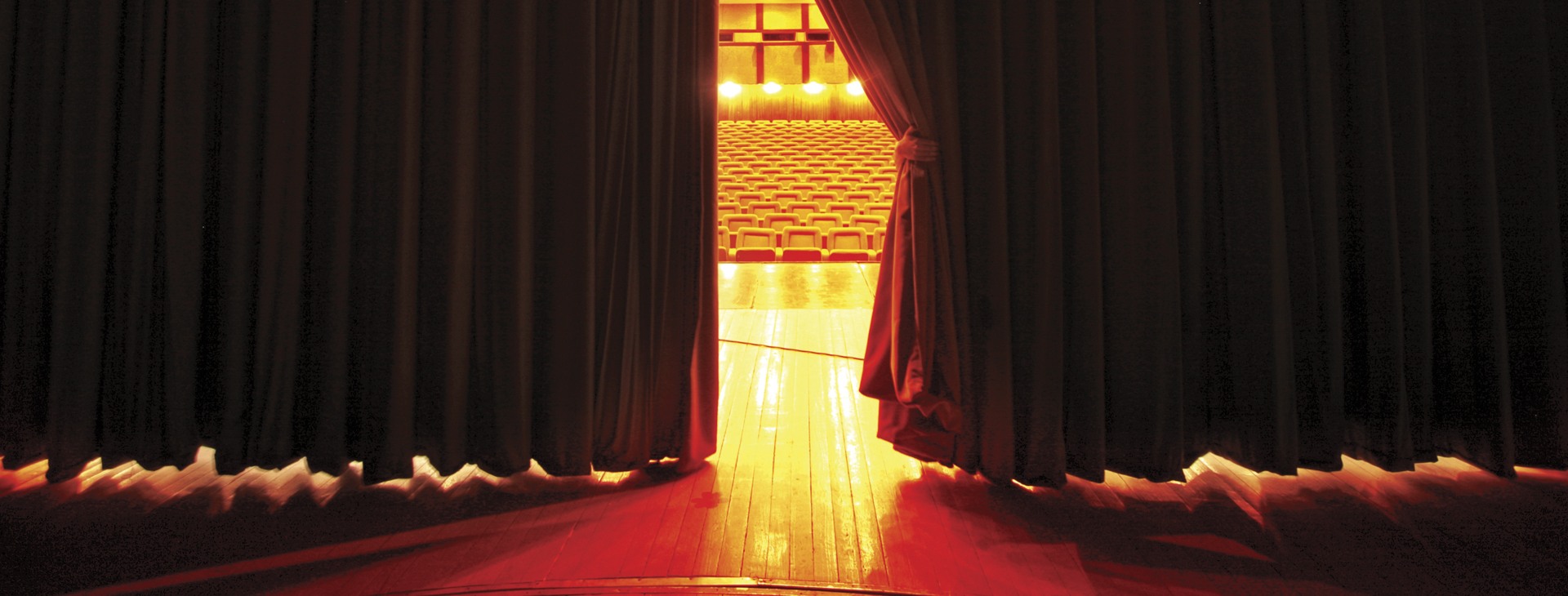 Bakom kulissen på scenen