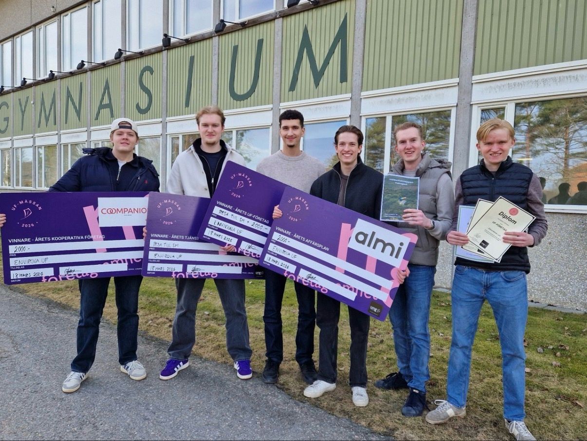 Sex killar med vinster.