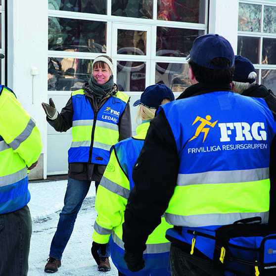 Bild på personer i FRG-västar