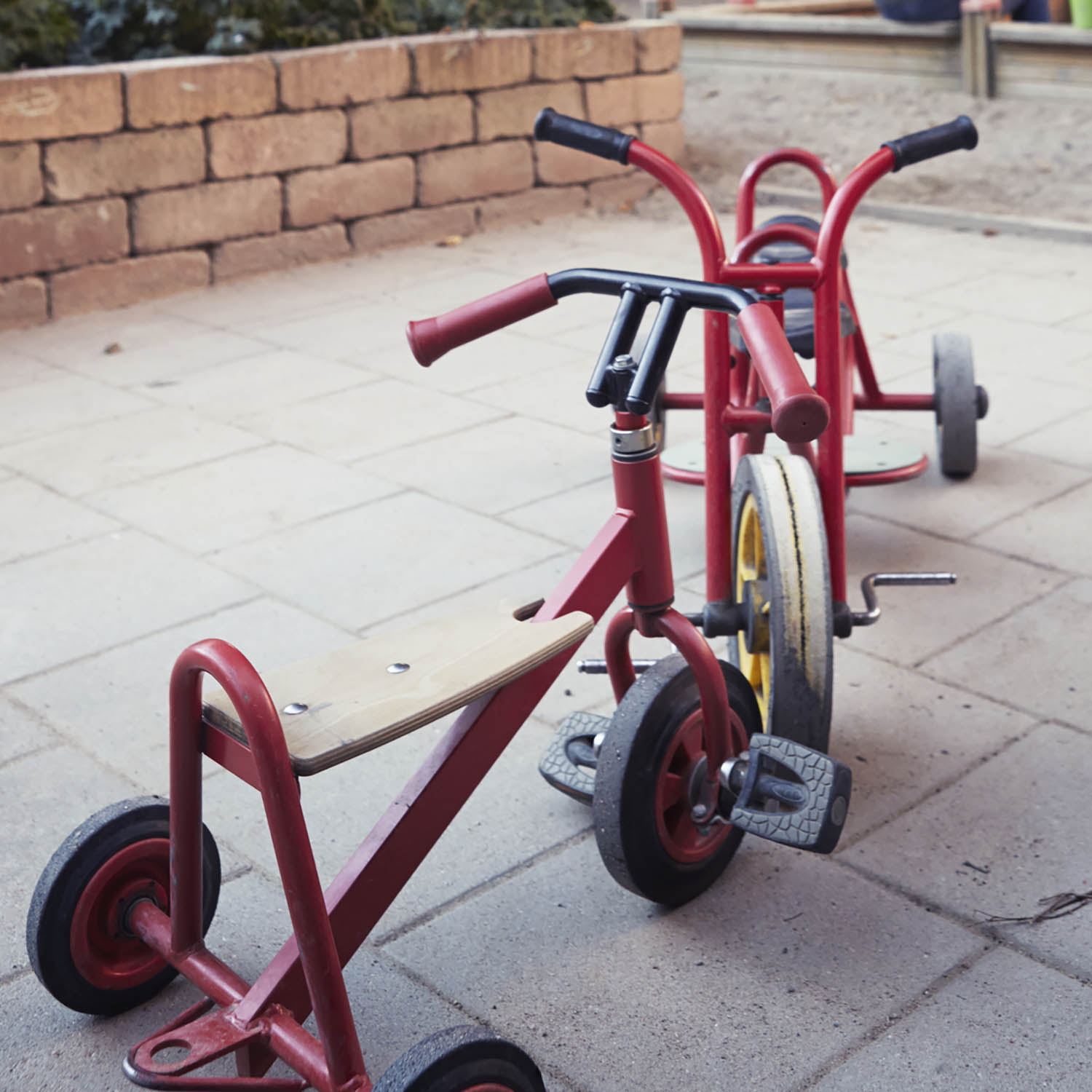 bild på två trehjulingar